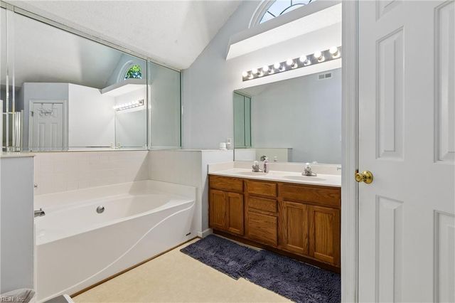 39 Locksley DR, Hampton, VA 23666