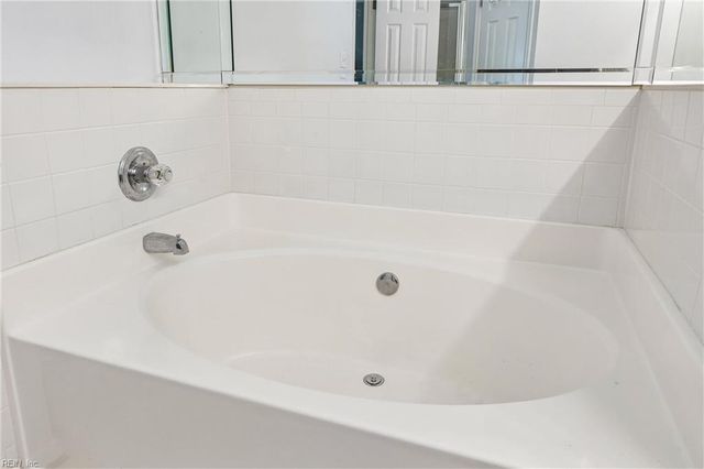 39 Locksley DR, Hampton, VA 23666
