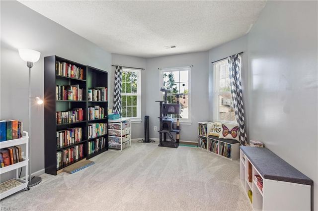 39 Locksley DR, Hampton, VA 23666