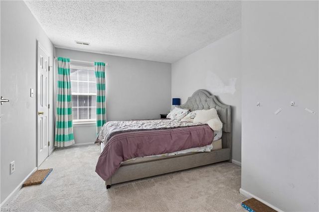 39 Locksley DR, Hampton, VA 23666