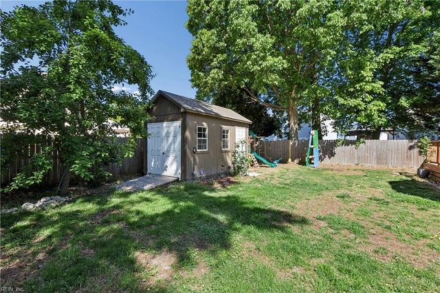 39 Locksley DR, Hampton, VA 23666