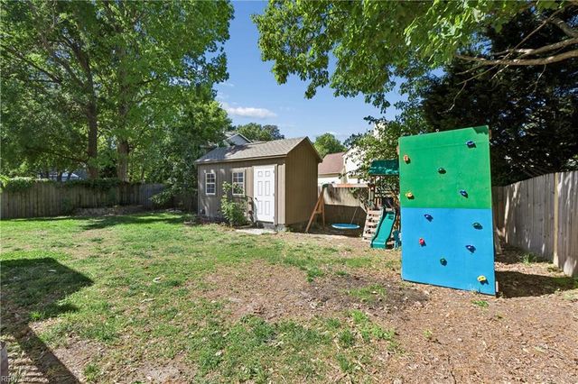 39 Locksley DR, Hampton, VA 23666