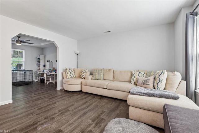 39 Locksley DR, Hampton, VA 23666