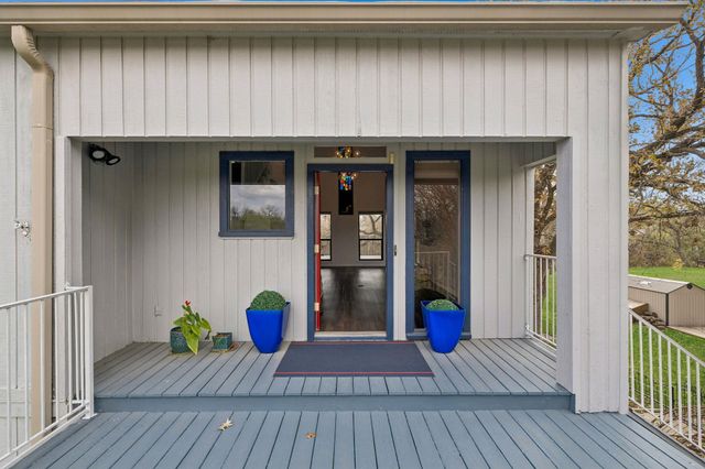 54 S Hampton DR, Seguin, TX 78155