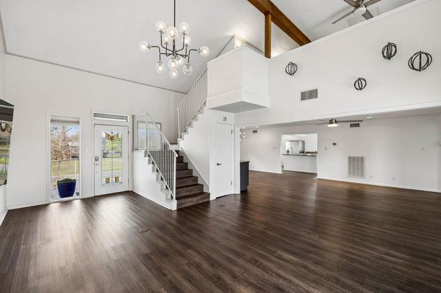 54 S Hampton DR, Seguin, TX 78155