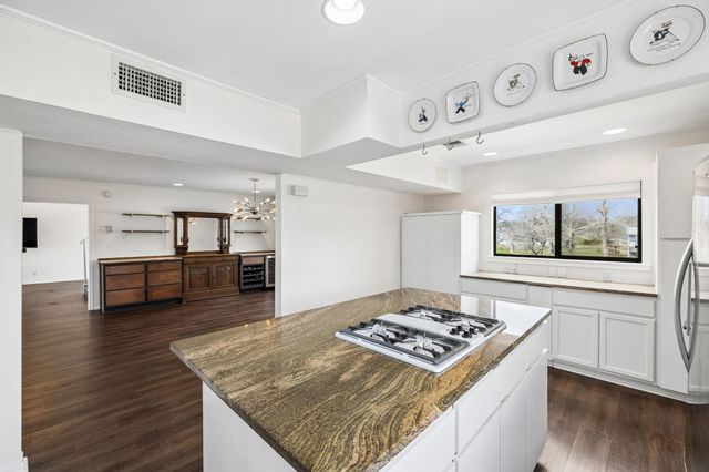 54 S Hampton DR, Seguin, TX 78155