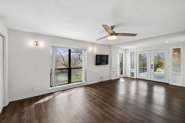 54 S Hampton DR, Seguin, TX 78155