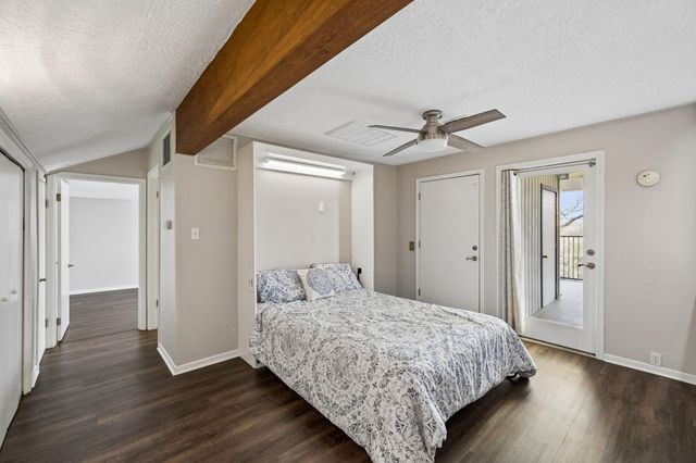 54 S Hampton DR, Seguin, TX 78155