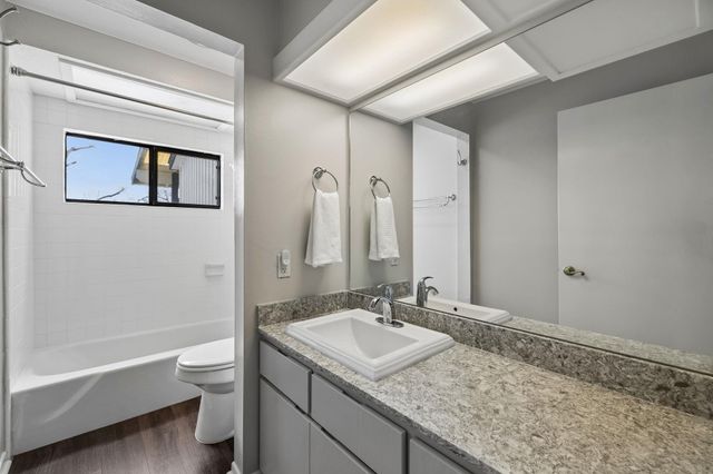 54 S Hampton DR, Seguin, TX 78155