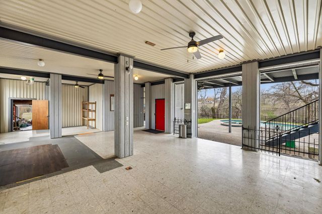 54 S Hampton DR, Seguin, TX 78155