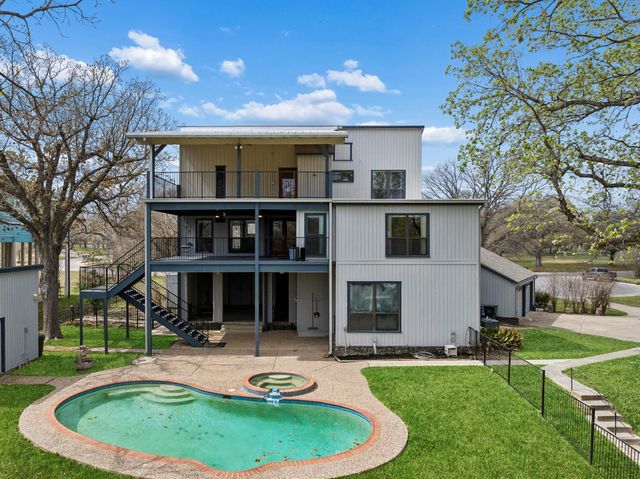 54 S Hampton DR, Seguin, TX 78155