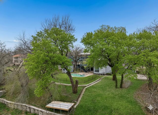 54 S Hampton DR, Seguin, TX 78155