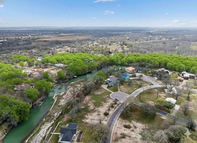 54 S Hampton DR, Seguin, TX 78155