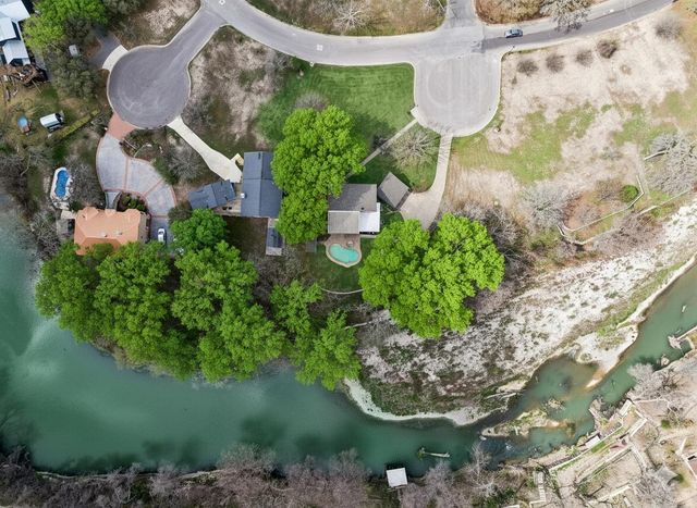 54 S Hampton DR, Seguin, TX 78155