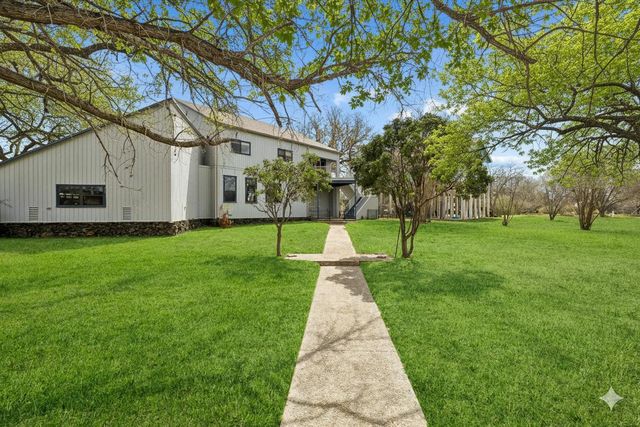 54 S Hampton DR, Seguin, TX 78155