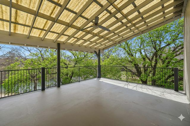 54 S Hampton DR, Seguin, TX 78155