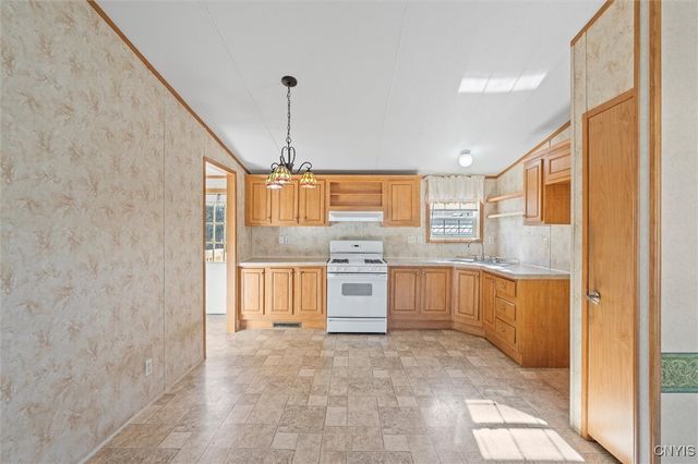 423 Mountain Ash Dr, Hopewell, NY 14424