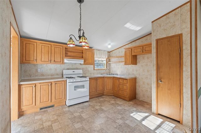 423 Mountain Ash Dr, Hopewell, NY 14424