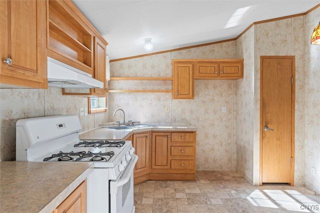 423 Mountain Ash Dr, Hopewell, NY 14424