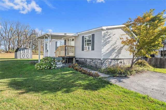 423 Mountain Ash Dr, Hopewell, NY 14424