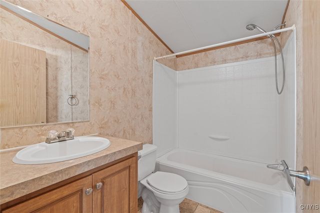 423 Mountain Ash Dr, Hopewell, NY 14424