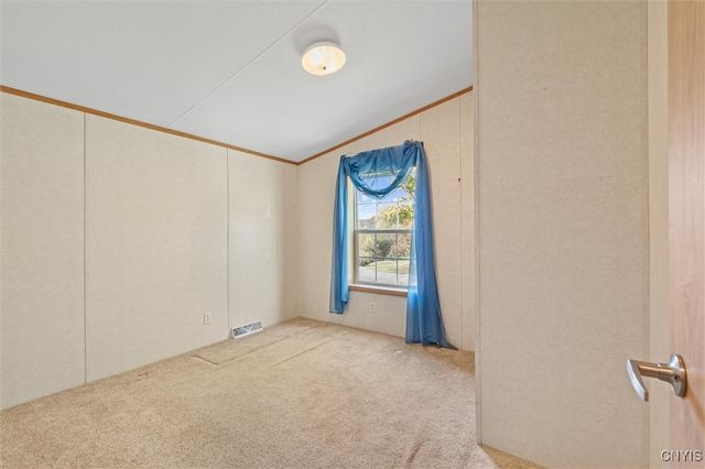 423 Mountain Ash Dr, Hopewell, NY 14424