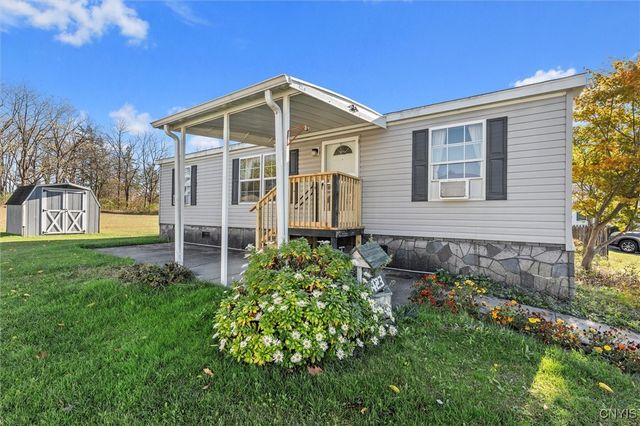 423 Mountain Ash Dr, Hopewell, NY 14424