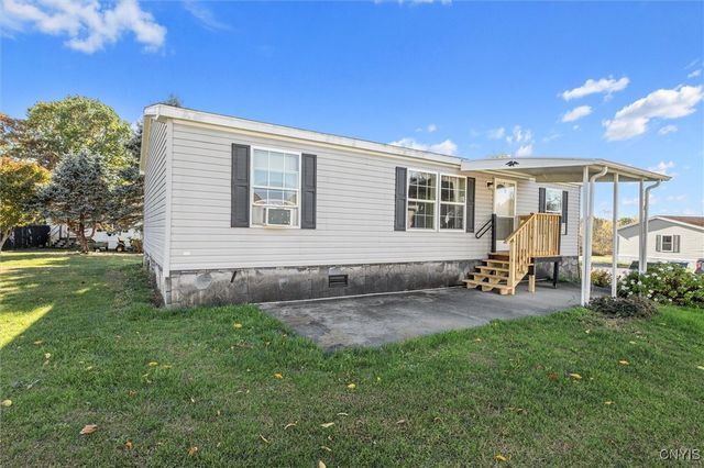 423 Mountain Ash Dr, Hopewell, NY 14424