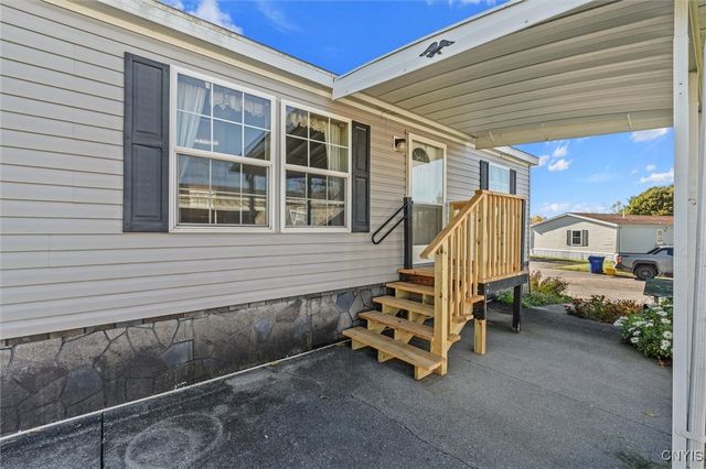 423 Mountain Ash Dr, Hopewell, NY 14424