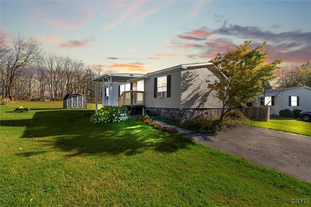 423 Mountain Ash Dr, Hopewell, NY 14424