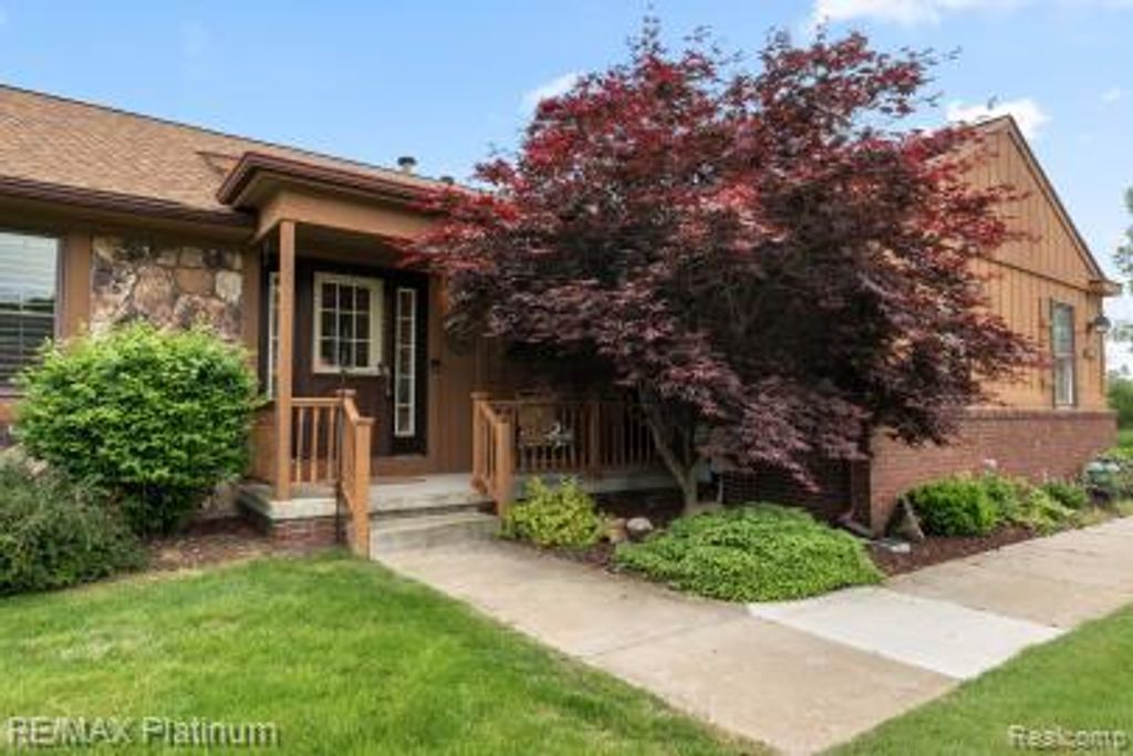 11734 Shenandoah Drive 3, Green Oak Township, MI 48178