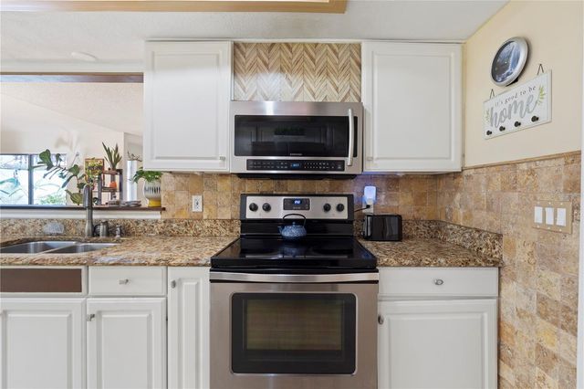 5059 JAMAICA CIRCLE 15, Orlando, FL 32808