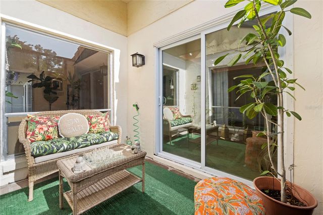 5059 JAMAICA CIRCLE 15, Orlando, FL 32808