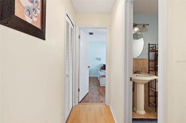 5059 JAMAICA CIRCLE 15, Orlando, FL 32808