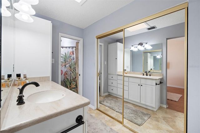 5059 JAMAICA CIRCLE 15, Orlando, FL 32808