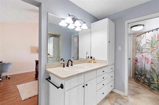 5059 JAMAICA CIRCLE 15, Orlando, FL 32808