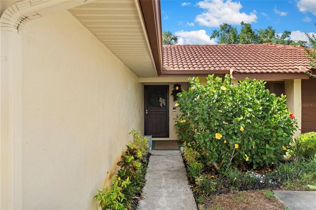 5059 JAMAICA CIRCLE 15, Orlando, FL 32808