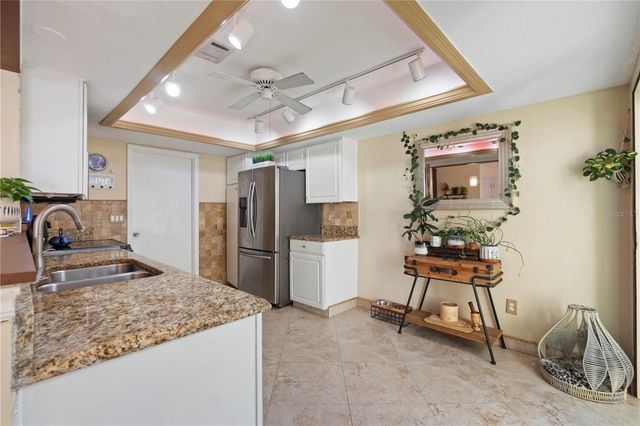 5059 JAMAICA CIRCLE 15, Orlando, FL 32808