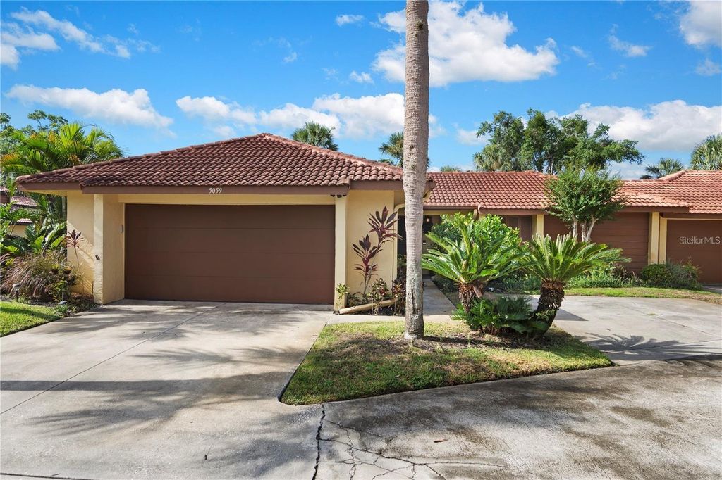 Image 1 of property listing at 5059 JAMAICA CIRCLE 15, Orlando, FL 32808