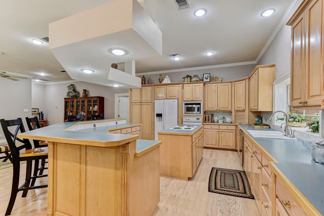 2403 Evelyn Road, Whitesboro, TX 76273