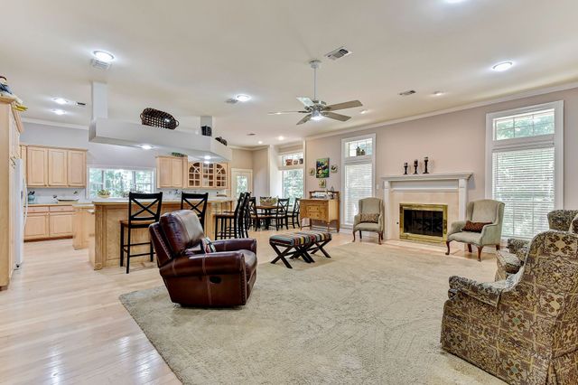 2403 Evelyn Road, Whitesboro, TX 76273