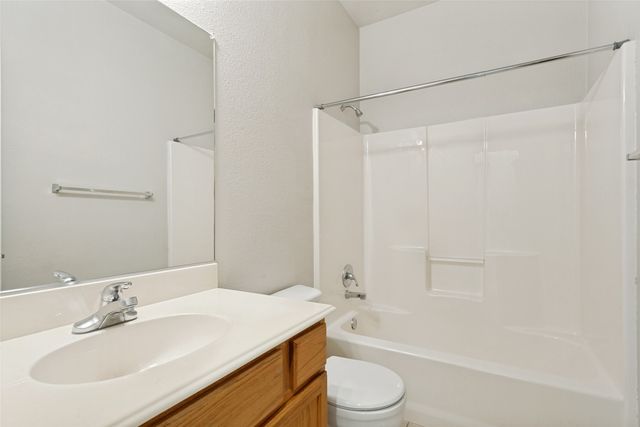 400 Stockard Street, Lake Dallas, TX 75065