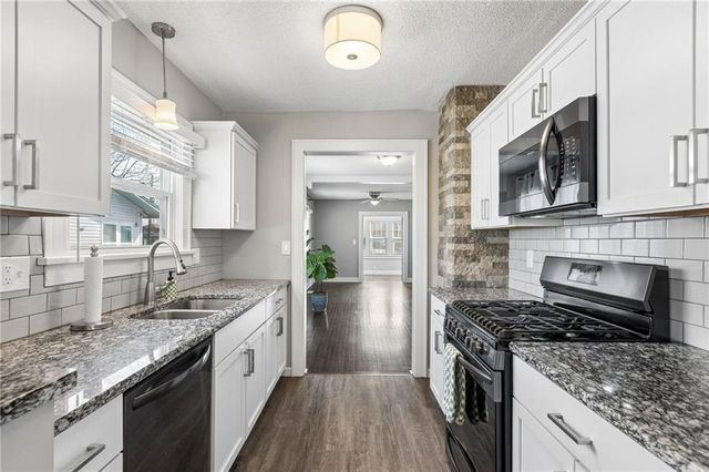 528 S Hardy Avenue, Independence, MO 64053