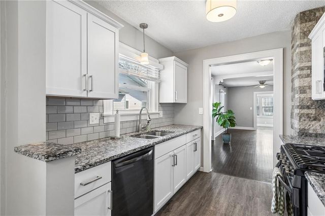 528 S Hardy Avenue, Independence, MO 64053