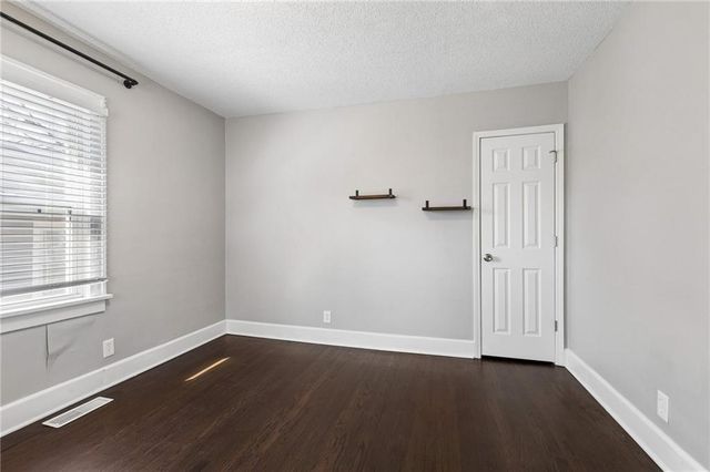 528 S Hardy Avenue, Independence, MO 64053