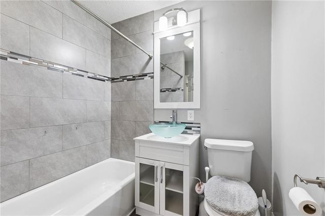 528 S Hardy Avenue, Independence, MO 64053