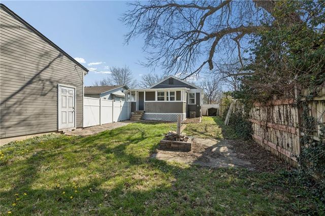 528 S Hardy Avenue, Independence, MO 64053