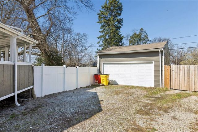 528 S Hardy Avenue, Independence, MO 64053