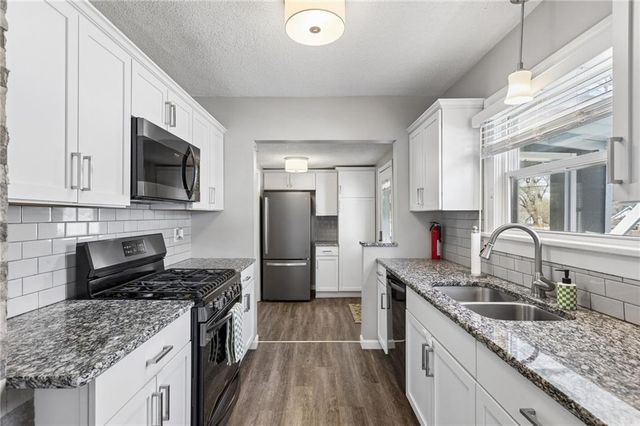 528 S Hardy Avenue, Independence, MO 64053