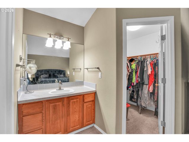 13415 GERBER WOODS Dr, Oregon City, OR 97045